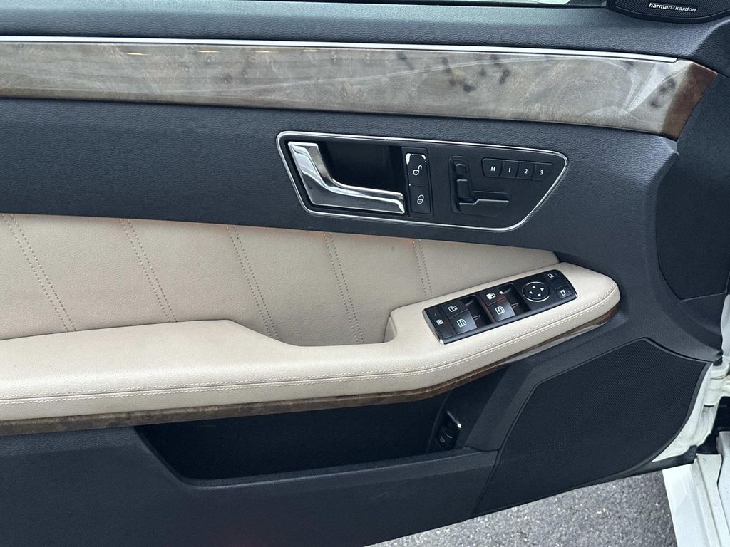 Thumbnail: 2010 Mercedes-Benz E-Class - 24