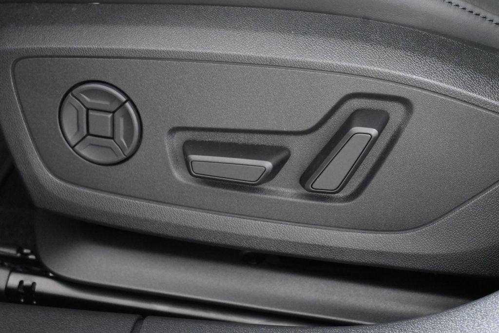 Thumbnail: 2026 Audi RS 3 - 30
