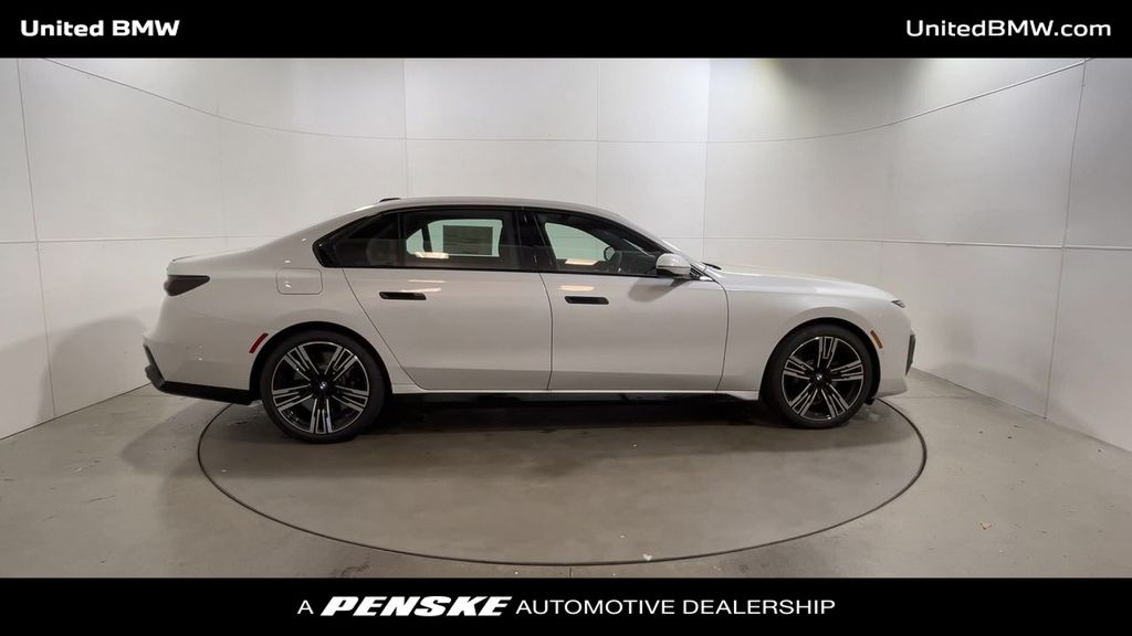 2025 BMW 7 Series 760i xDrive 9