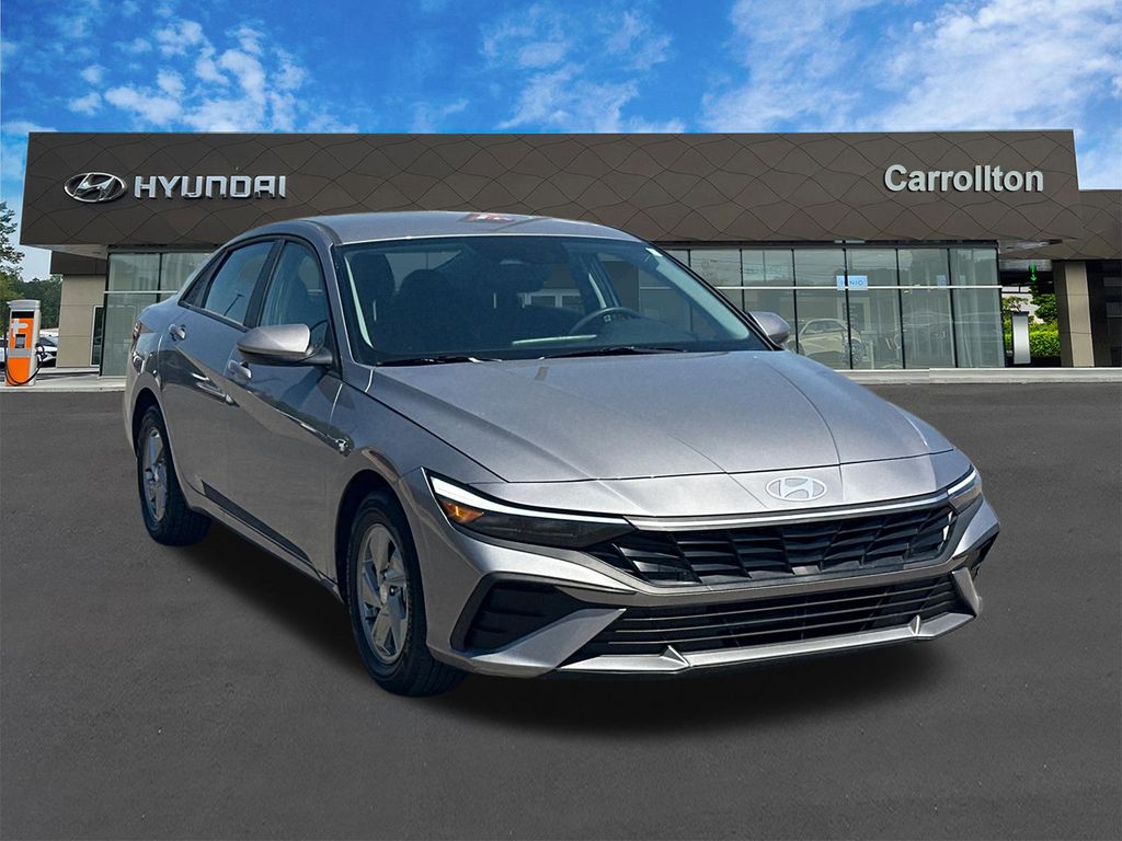 Used 2025 Silver Hyundai SE image 3