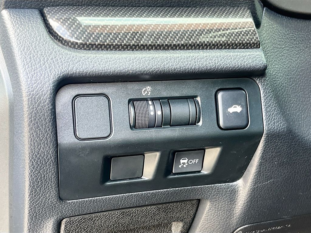 Used 2019 Silver Subaru Limited image 10