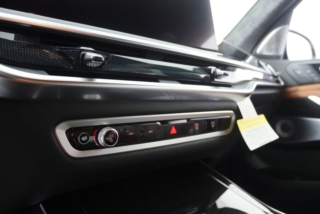 Thumbnail: 2026 BMW X7 - 23