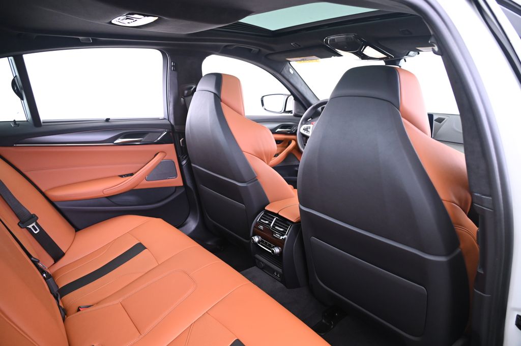 Thumbnail: 2020 BMW M5 - 21