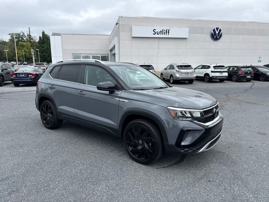 2024 Volkswagen Taos 1.5T SE Gray at Subaru and VW of Moon Township
