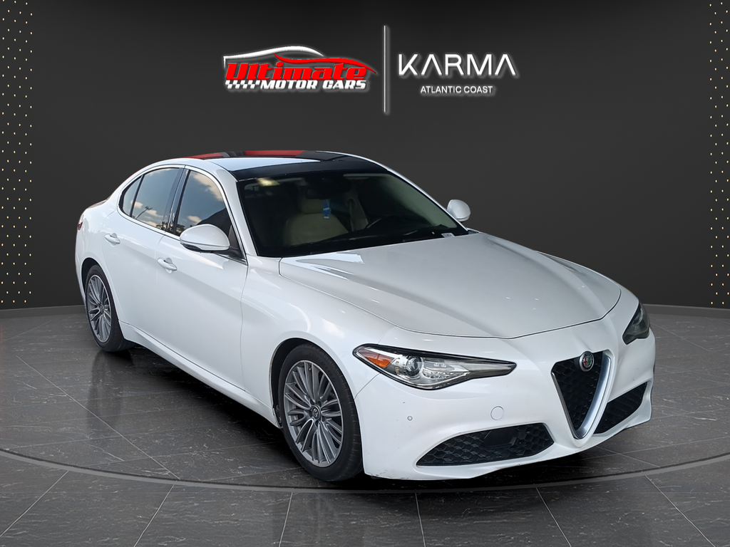 Trofeo White Tri-Coat 2017 Alfa Romeo Giulia Ti RWD Sedan Rear-Wheel Drive 8-Speed Automatic