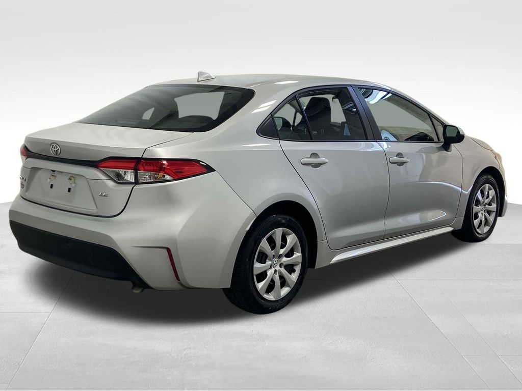 2024 Toyota Corolla LE photo 3