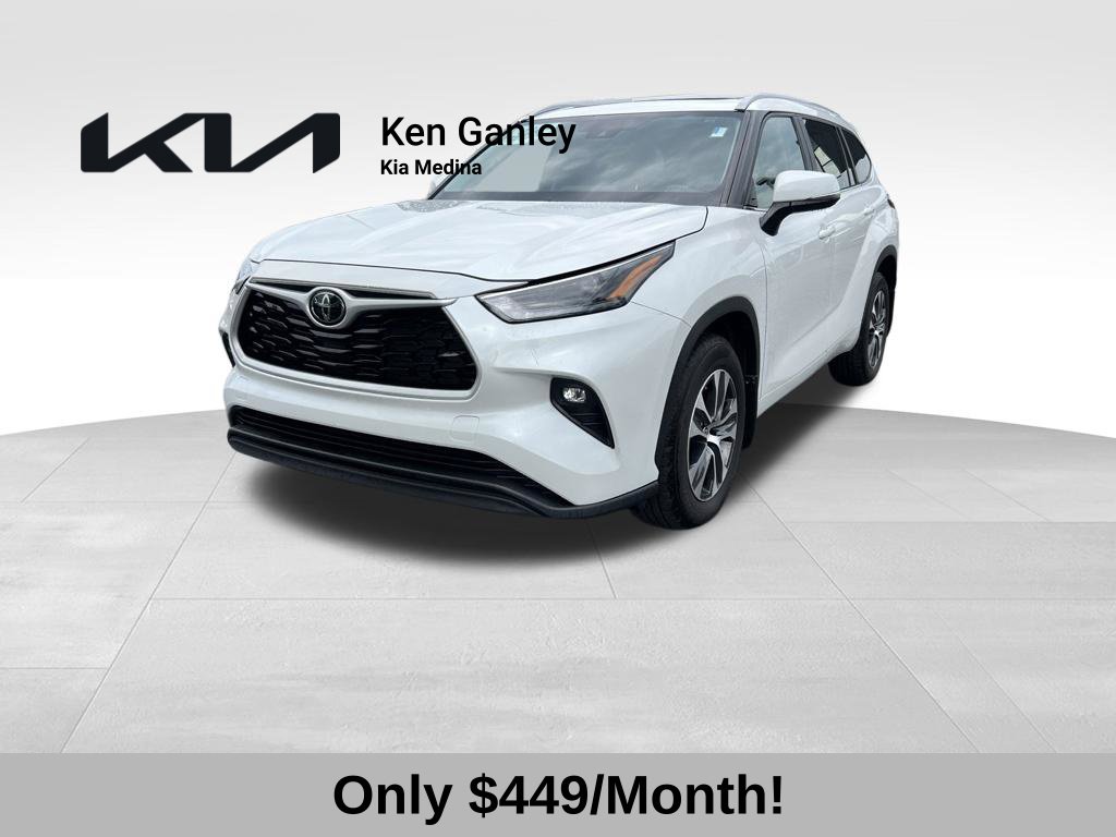 White (Wind Chill Pearl) 2023 Toyota Highlander SUV / Crossover All-Wheel Drive 8-Speed Automatic