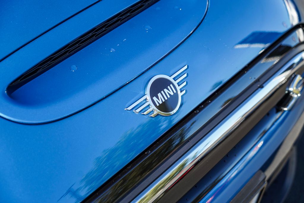 2024 MINI Cooper SE Electric Signature 3