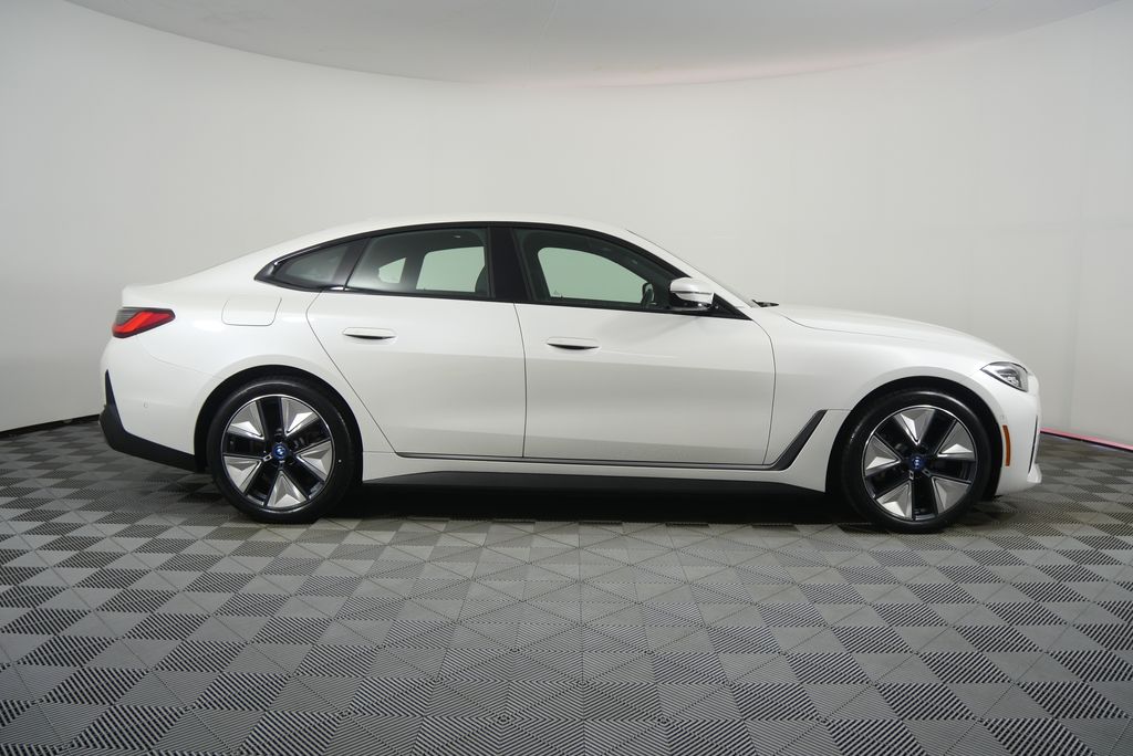 Thumbnail: 2023 BMW i4 - 2