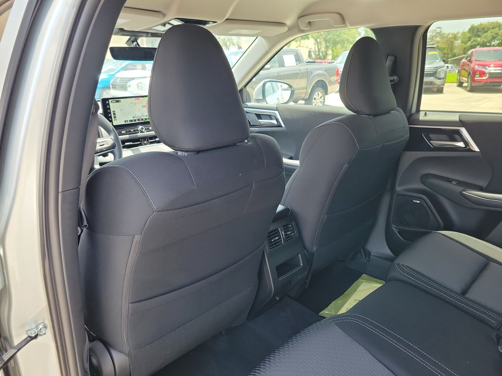 2026 Mitsubishi Outlander ES - Photo 7