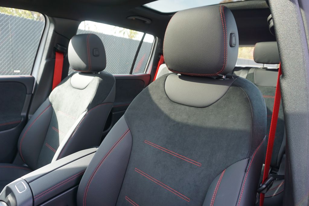 Thumbnail: 2026 Mercedes-Benz GLB - 11