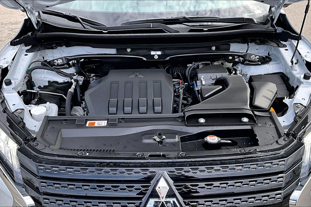 New 2026 White Mitsubishi SEL image 13