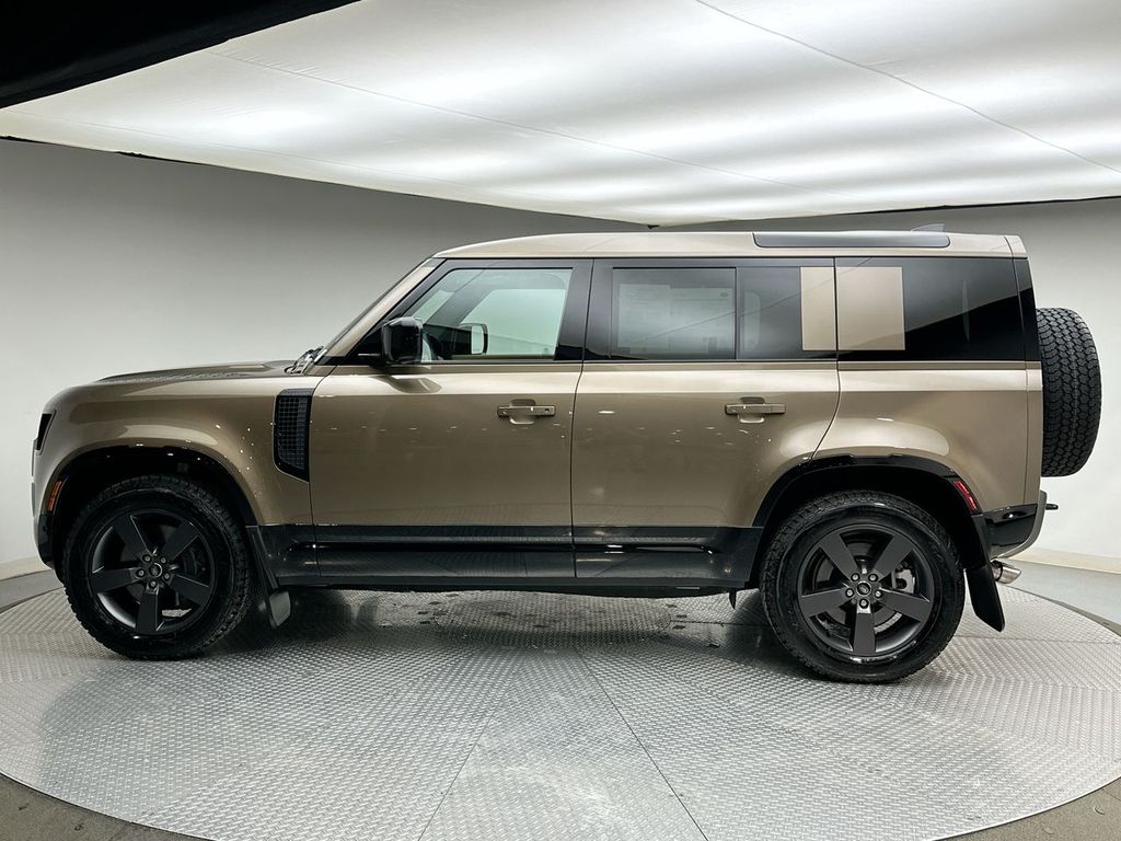 Thumbnail: 2025 Land Rover Defender - 10