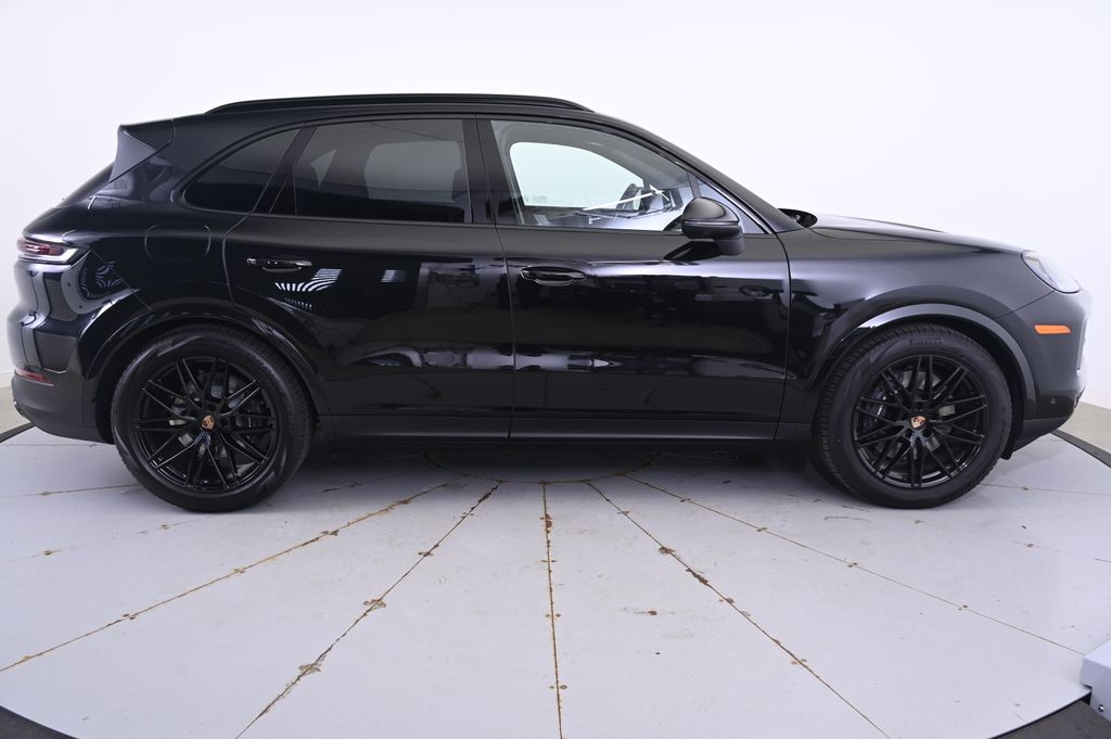 Thumbnail: 2025 Porsche Cayenne - 8