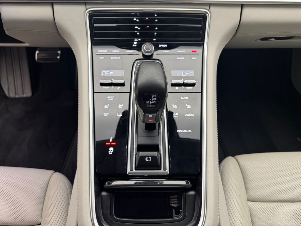 2022 Porsche Panamera 4 32