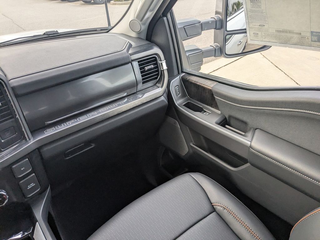 2025 Ford F-250 Super Duty Lariat