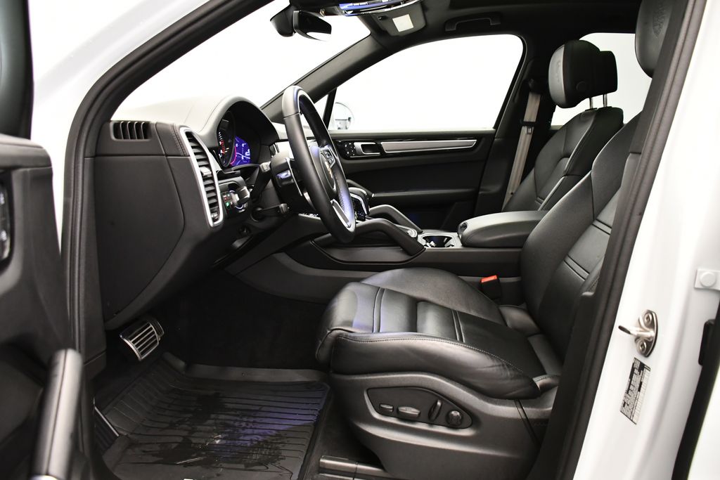 Thumbnail: 2023 Porsche Cayenne - 5