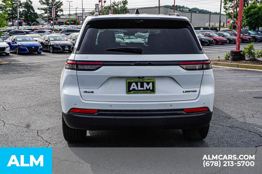 Used 2024 White/off-white Jeep Limited image 11