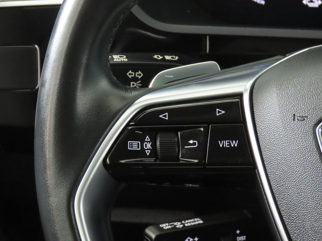 Thumbnail: 2022 Audi e-tron - 16