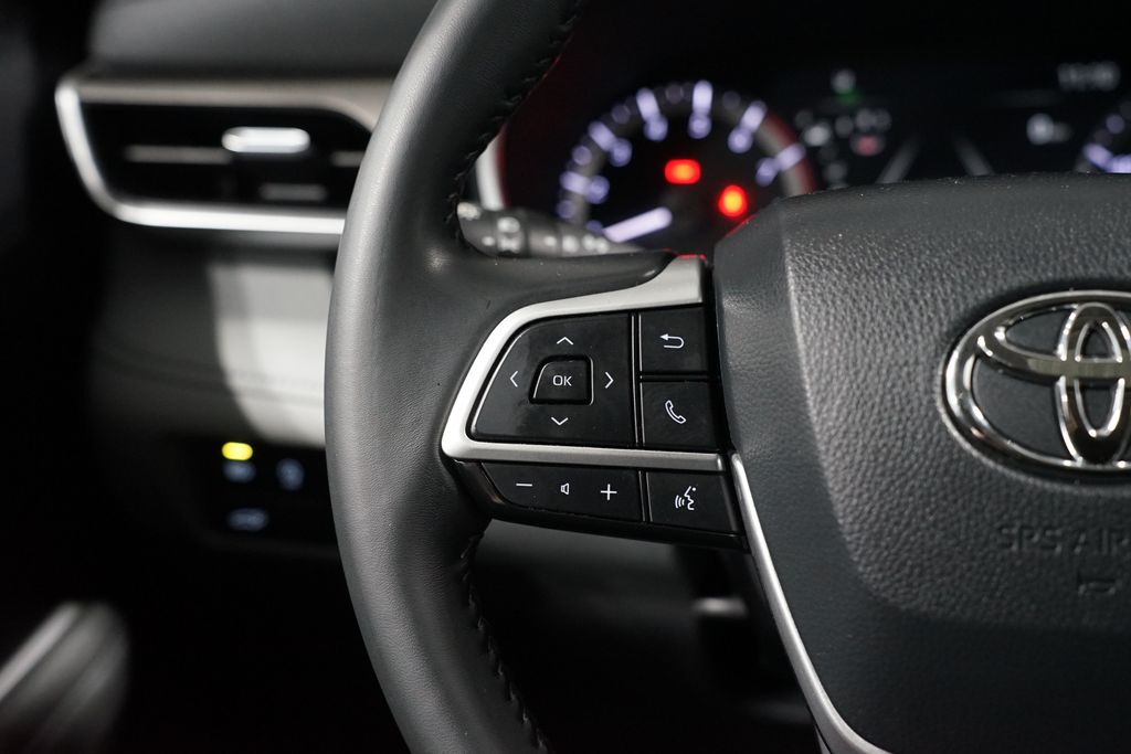 Thumbnail: 2023 Toyota Highlander - 14