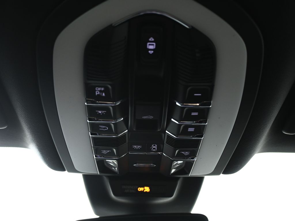 Thumbnail: 2026 Porsche Macan - 21