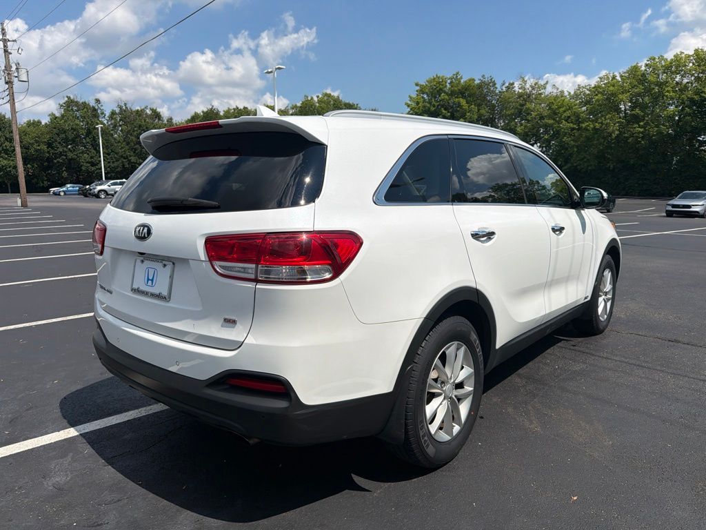 Thumbnail: 2016 Kia Sorento - 5