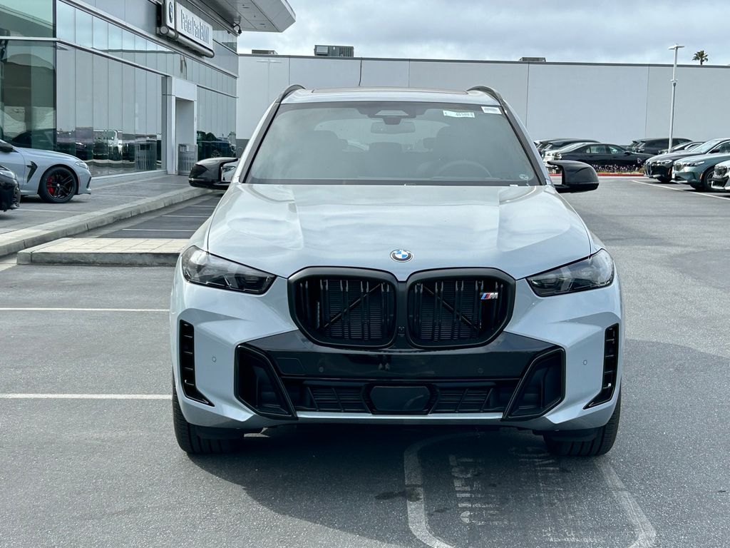 2025 BMW X5 M60i 8