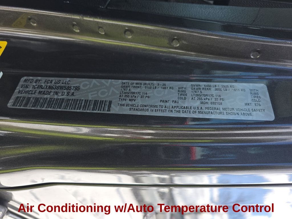 2025 Granite Crystal Metallic Clearcoat Jeep Wrangler Willys 4xe 4X4 SUV