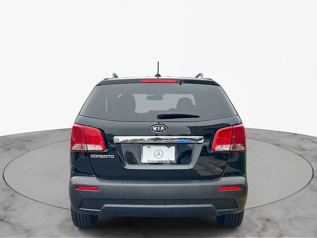 Thumbnail: 2011 Kia Sorento - 11
