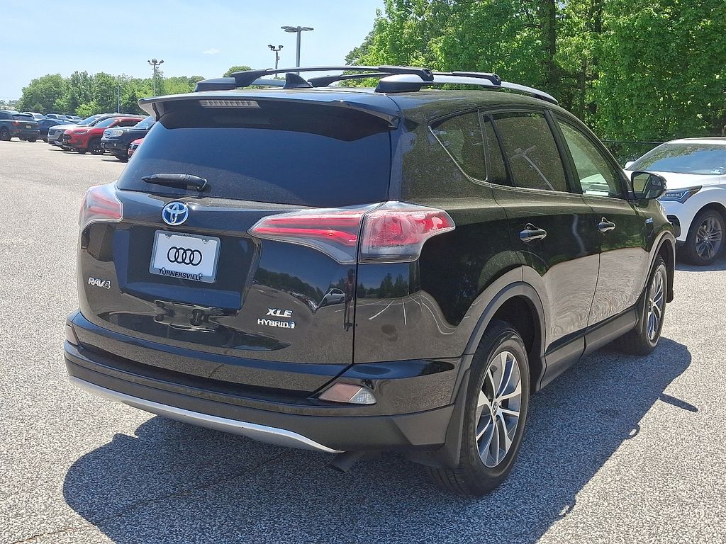 2016 Toyota RAV4 XLE 6