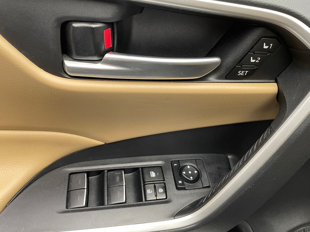 2024 Toyota RAV4 XLE Premium 10