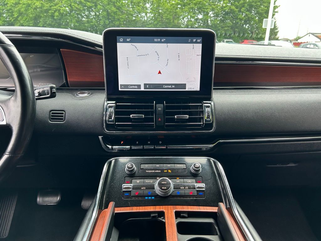 Thumbnail: 2020 Lincoln Navigator - 16
