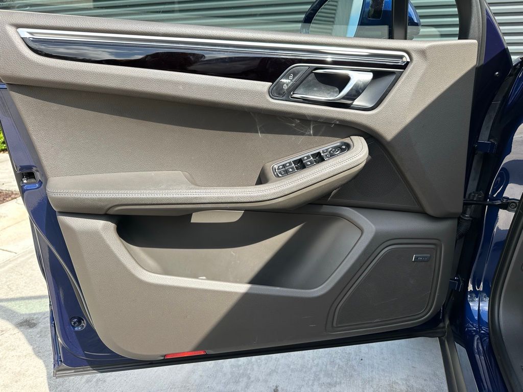 Thumbnail: 2022 Porsche Macan - 19