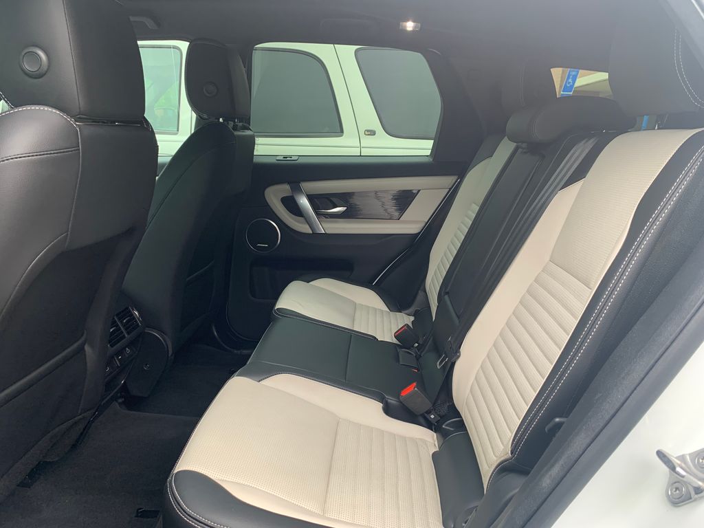 Thumbnail: 2023 Land Rover Discovery Sport - 10