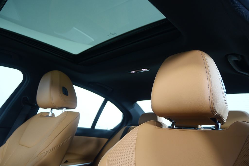 Thumbnail: 2024 BMW 3 Series - 12