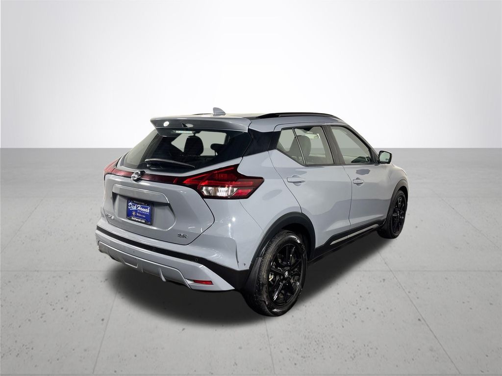 2021 Nissan Kicks SR