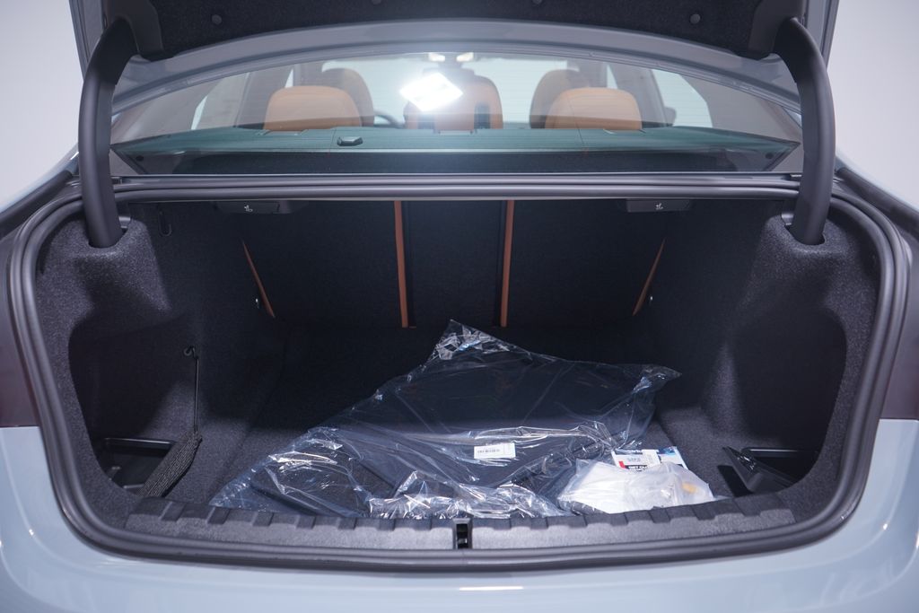 Thumbnail: 2026 BMW 3 Series - 13