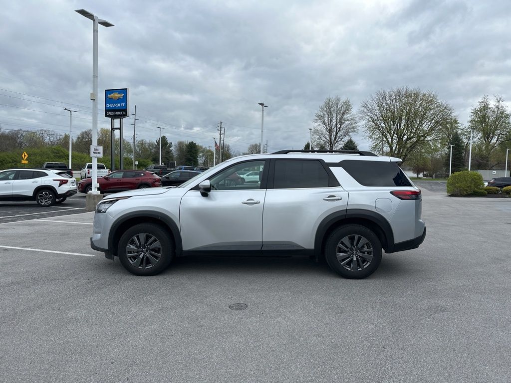 2024 Nissan Pathfinder SV photo
