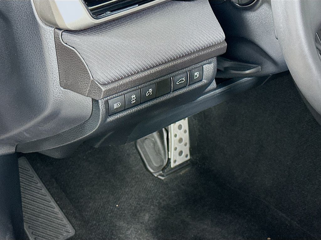 Thumbnail: 2025 Toyota Camry - 10