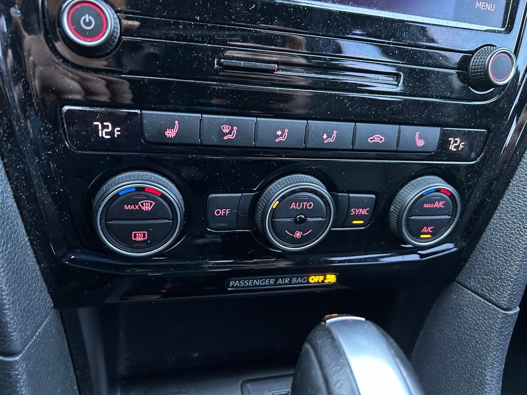 Thumbnail: 2022 Volkswagen Passat - 27