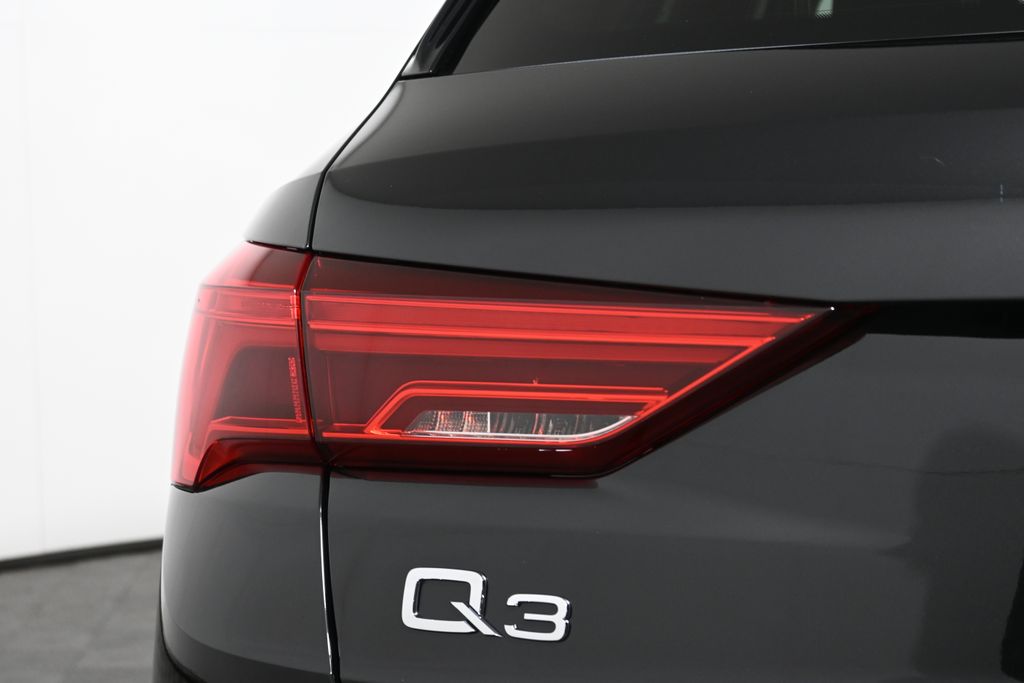 Thumbnail: 2025 Audi Q3 - 12