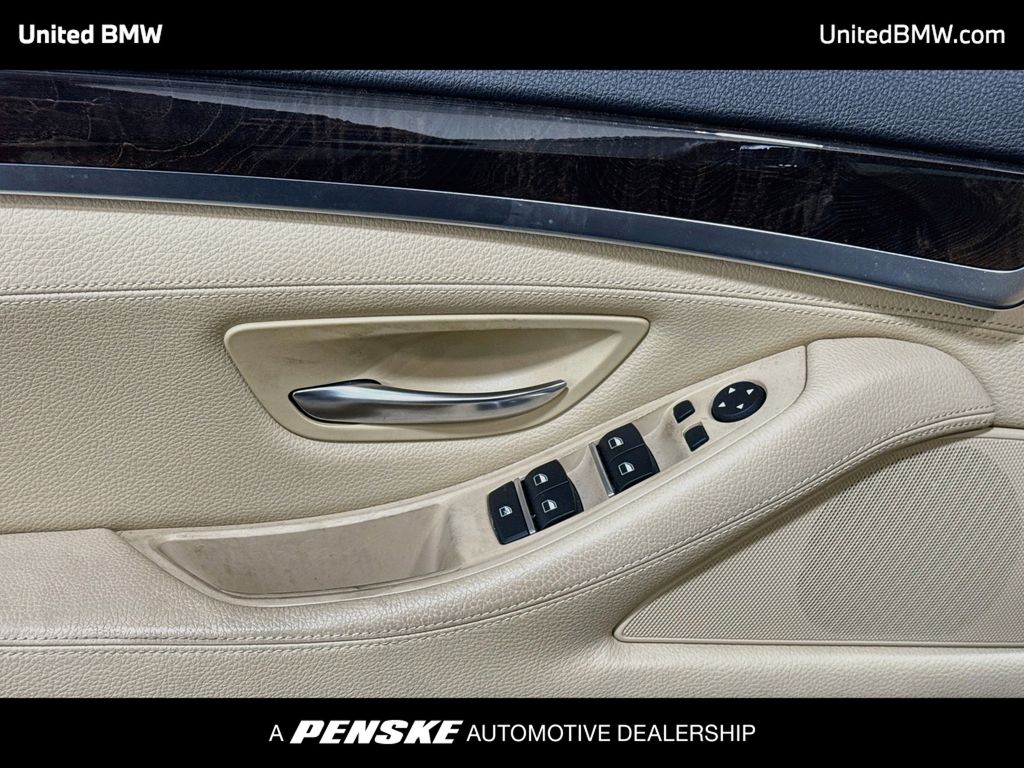 Thumbnail: 2016 BMW 5 Series - 10