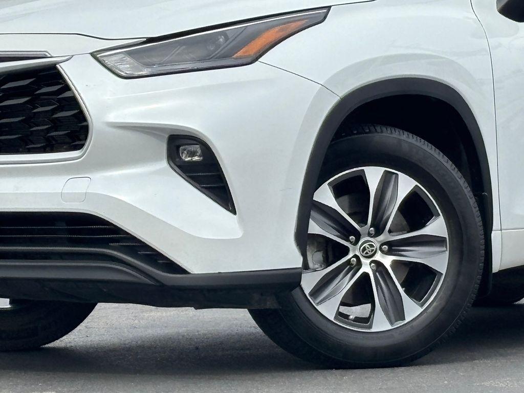 Used Car 2022 Toyota Highlander  Xle For Sale Under $30,000 In Austin, Texas