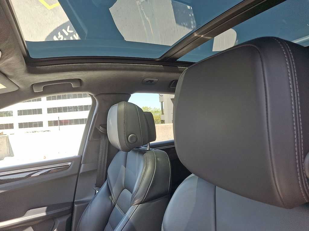 2015 Porsche Macan Turbo 18