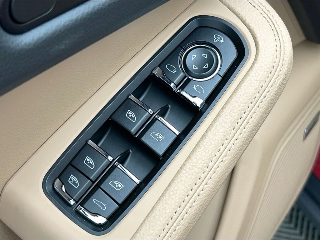 Thumbnail: 2026 Porsche Macan - 24