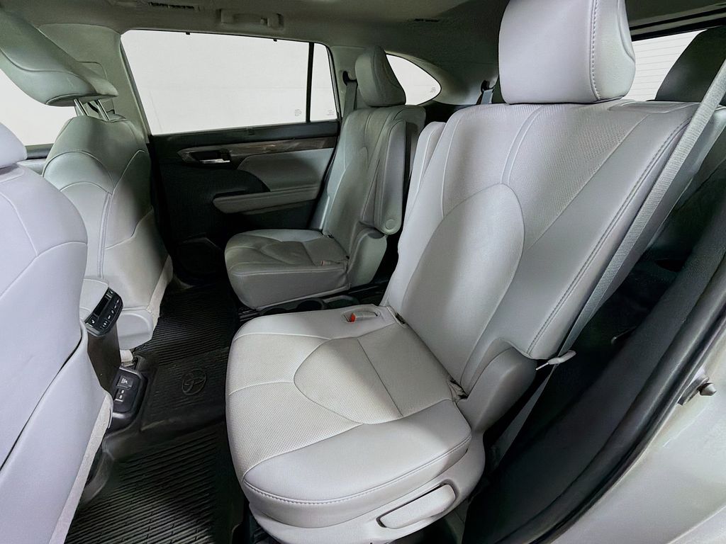 Used 2022 Toyota Highlander Hybrid SUV