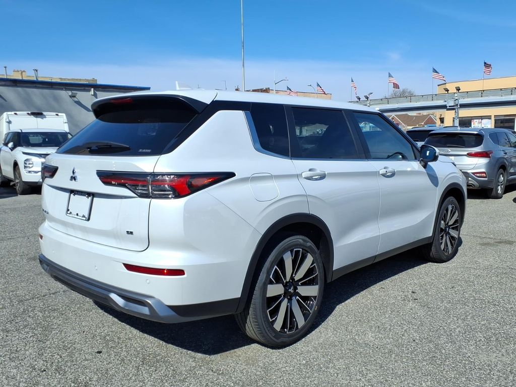 2026 Mitsubishi Outlander SE - Photo 7