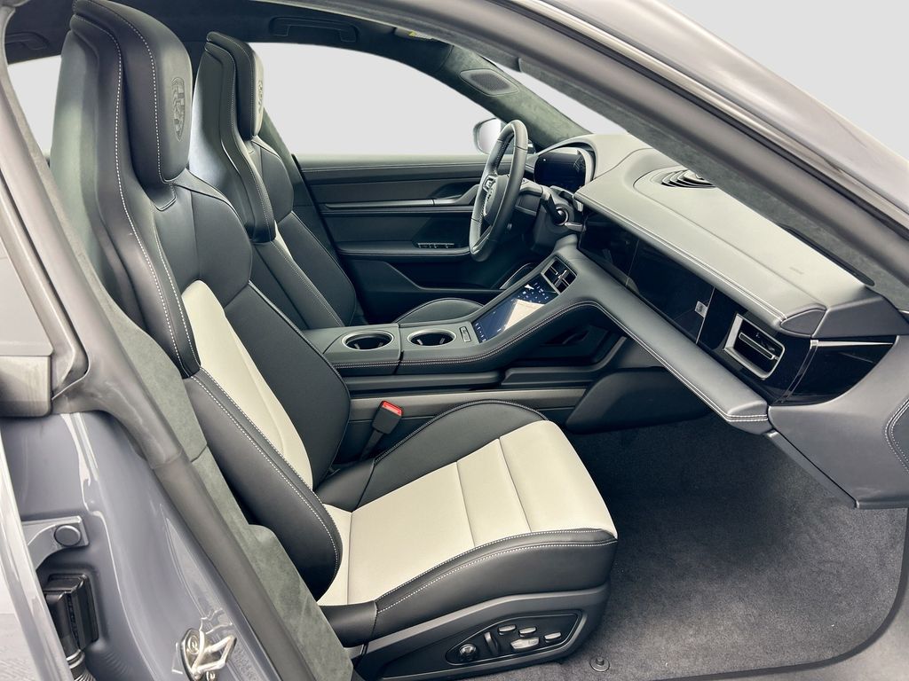 Thumbnail: 2026 Porsche Taycan - 22