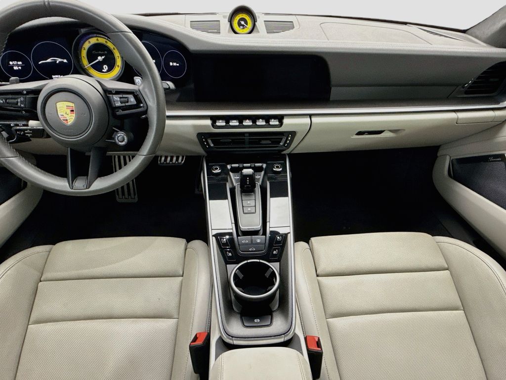 Thumbnail: 2022 Porsche 911 - 15