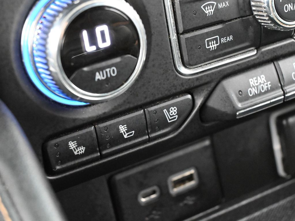 Used 2022 Onyx Black GMC AT4 image 36